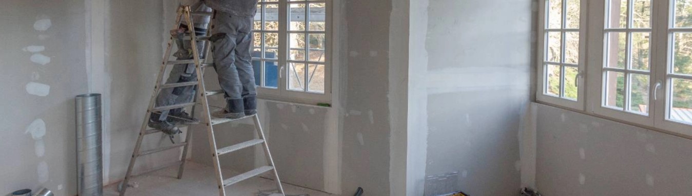 Plafonnage au plâtre projeté à Liège